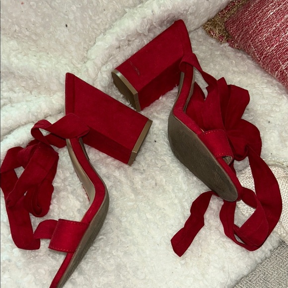 Lulu's Red Heeled Sandals with Knotted Design - Picture 3 of 5